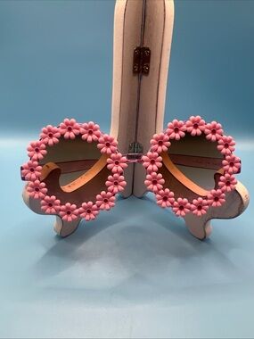 Circus by Sam Edelman Daisy Flower Sunglasses Pink Round Oversized Embellished